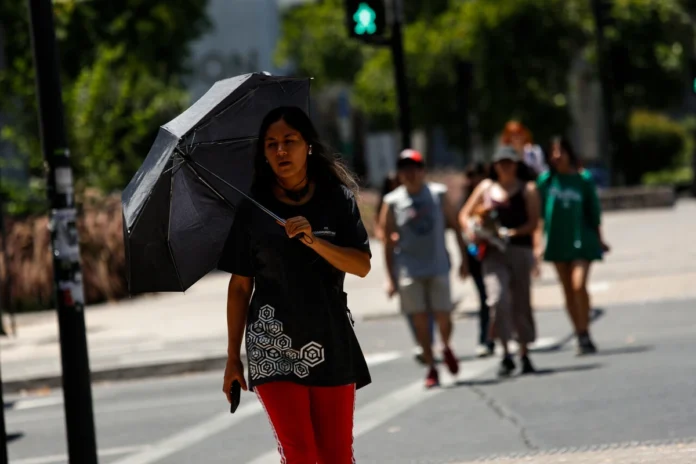 Declaran Alerta Roja por "calor extremo" en la región Metropolitana